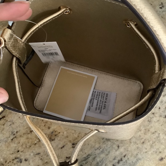 New Mk small bucket bag suri 😍 must have - Picture 5 of 10